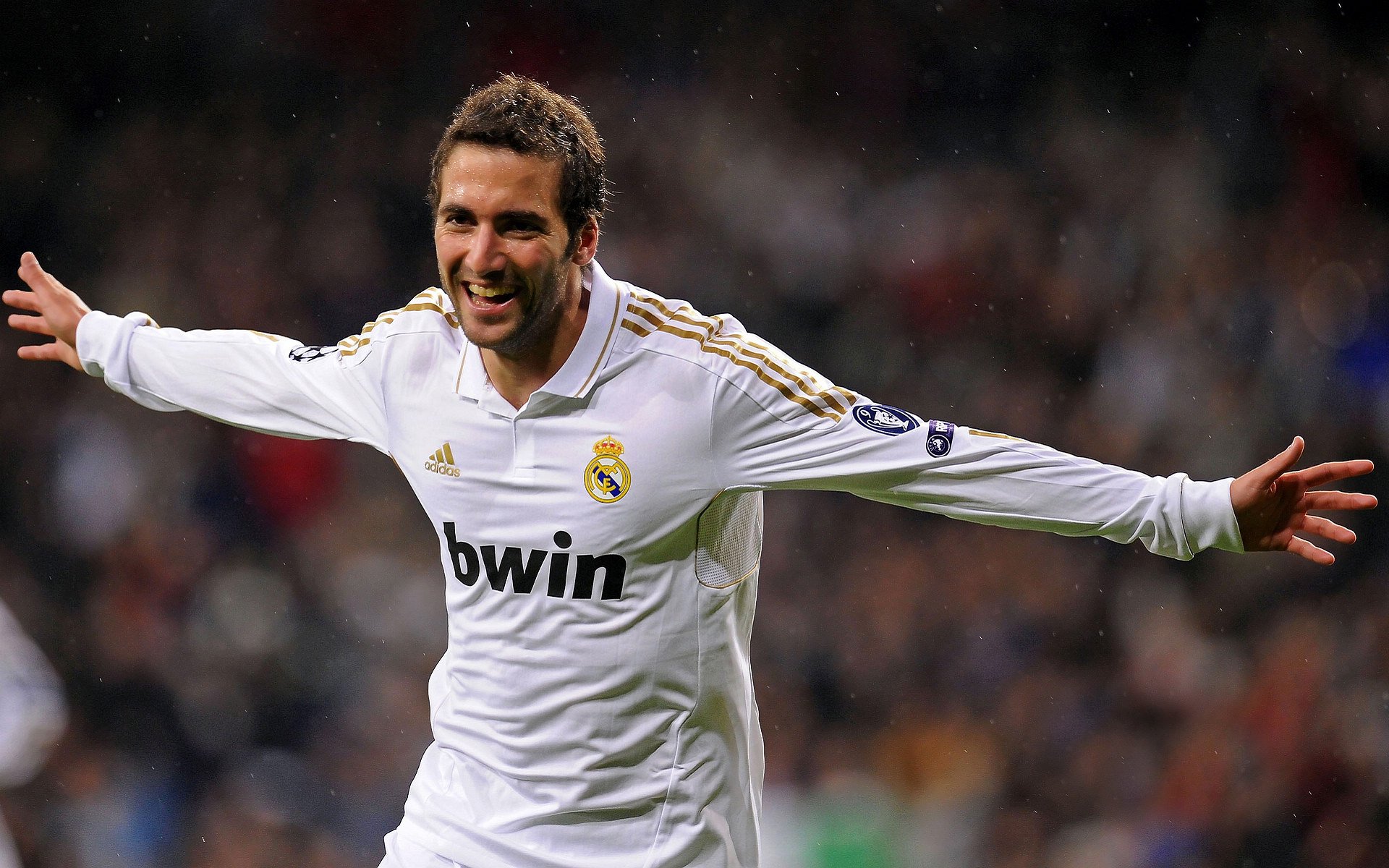 渡边一平稳步提升成绩，赛场表现亮眼，渡边庸一百科